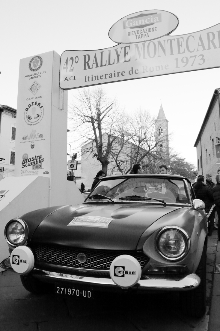 [it] rievocazione del passaggio a Grosseto del 43° Rallye di Montecarlo [en]re-enactment of the passage to Grosseto of the 43rd Monte Carlo Rallye